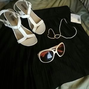 Apostrophe black onyx pleated skirt