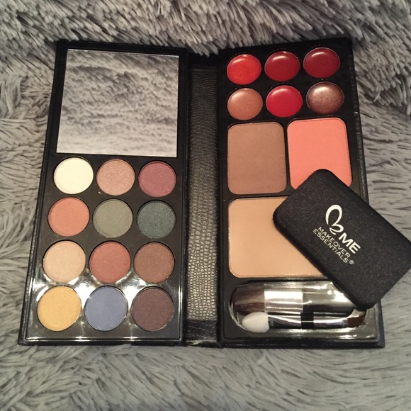 Makeover Essentials Beauty To Go
