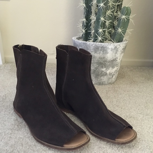 Leather ankle boots style Sandals