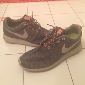 Grey Nike Roshe Runs