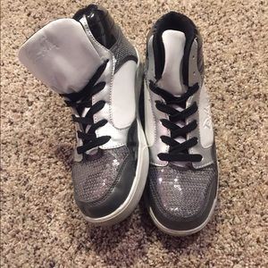 Great condition, high top tennis shoes