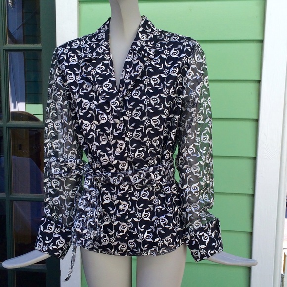 EUC, dressy embroidered top with sash - Picture 1 of 4