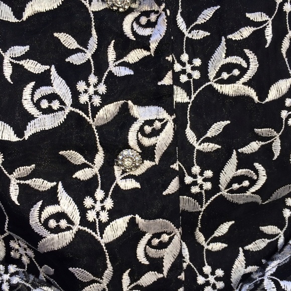 EUC, dressy embroidered top with sash - Picture 3 of 4