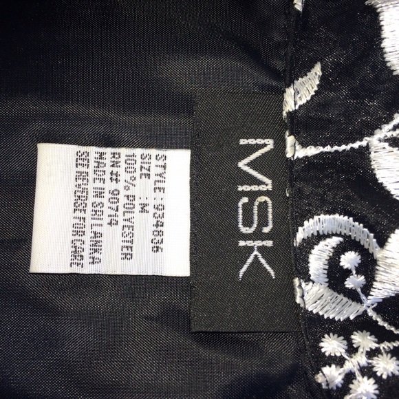 EUC, dressy embroidered top with sash - Picture 4 of 4