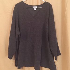 Avenue Charcoal Gray V-Neck Sweater 26/28