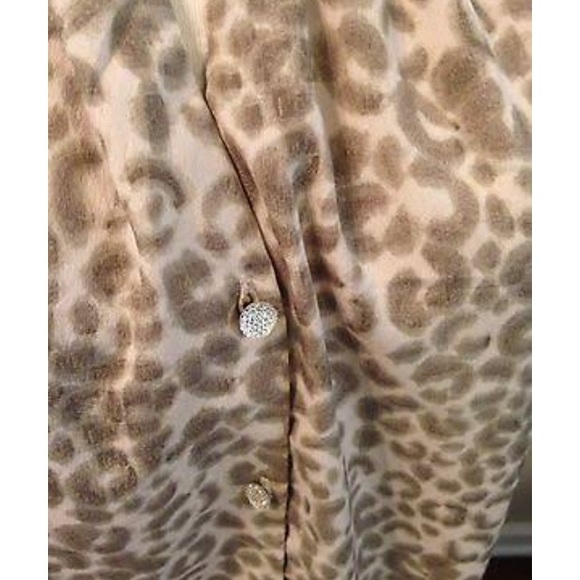 LOFT cheetah blouse || small || stylish ๐โจ - Picture 3 of 3