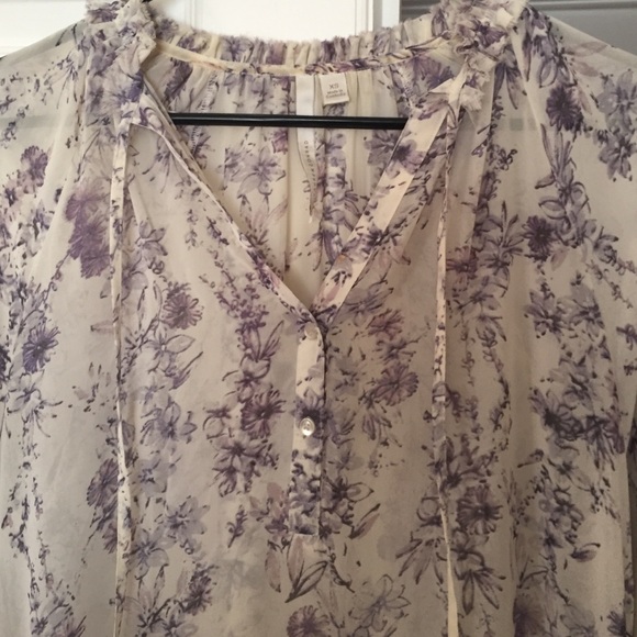 Lauren Conrad Flower top - Picture 2 of 4