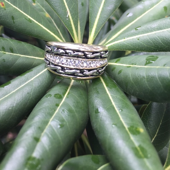 🍁 Size 9 Fashion Ring 🍁