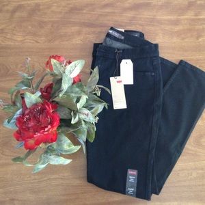 Levi's 524 skinny jeans in black, 9/29" new w tags