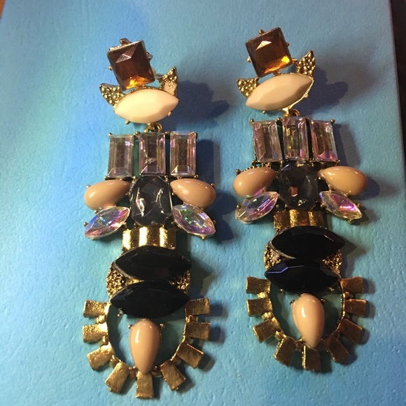 (H2) 🦄5 for $35🦄 Big earrings - Picture 2 of 4