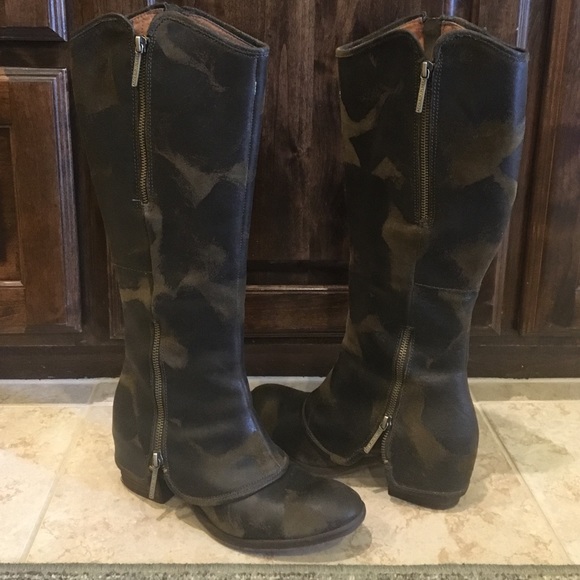 Donald J. Pliner Olive Devi boot size 6