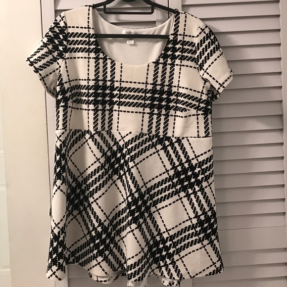 Beautiful maternity blouse by Motherhood