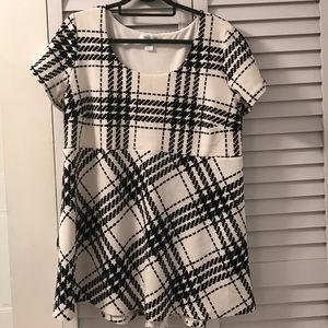 Beautiful maternity blouse by Motherhood