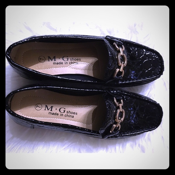 Cute Black  flats with gold chain