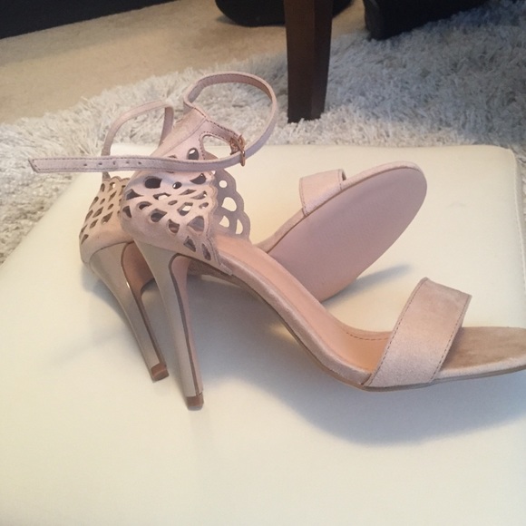 Brand new strapped heel - Picture 3 of 3