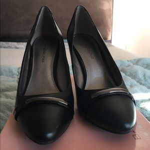Bandolino Bdeverley black pumps