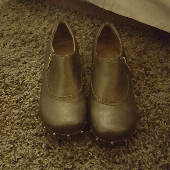 Clogs - Picture 2 of 4