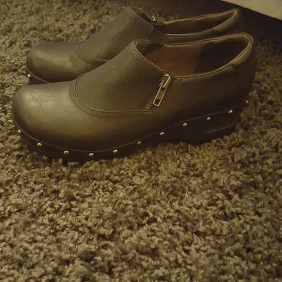 Clogs - Picture 3 of 4