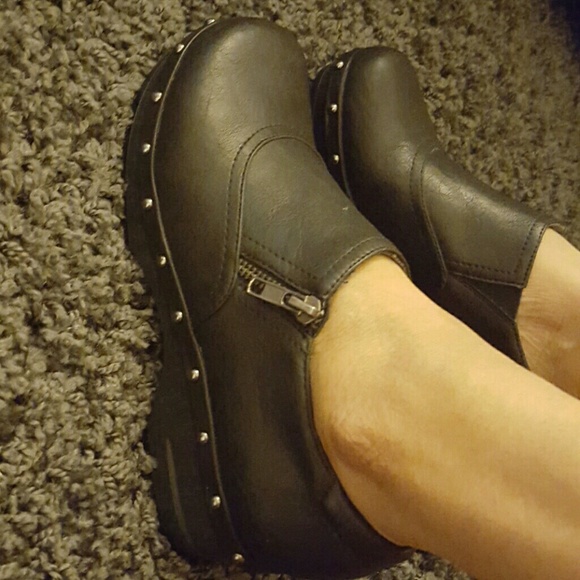 Clogs - Picture 4 of 4