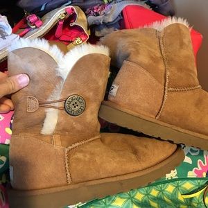 Bailey button Uggs