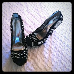 Shi Open Toe Black Medal Studded Pumps