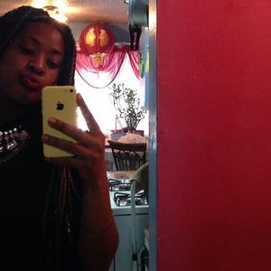 Meet your Posher, Thalia