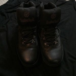 Woman's black timberlands size 8.5 great condition