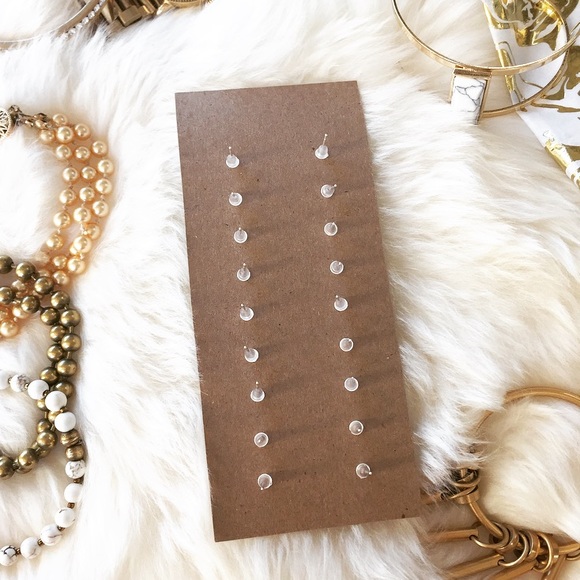 - SILVER STUD SET - - Picture 2 of 4