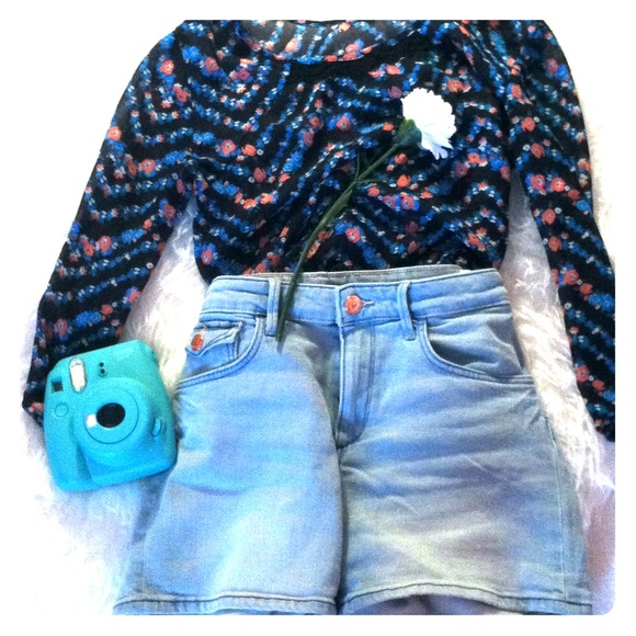 Thin long sleeve floral top - Picture 1 of 1
