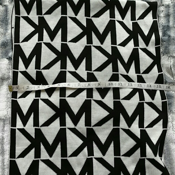 Michael Kors infinity scarf - Picture 4 of 4