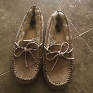 UGG Dakota Slipper/Moccasins