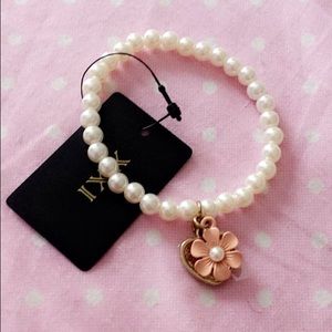 Cute pearl bracelet