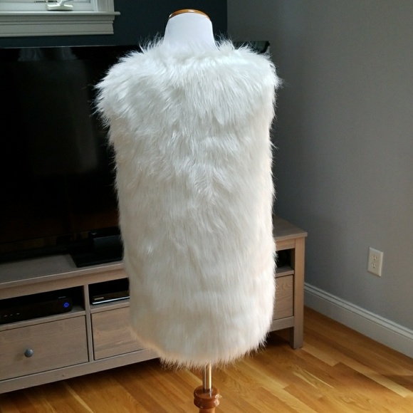 SALE🎅🏻2X HP!White Faux Fur Long Vest Size SMALL - Picture 4 of 7