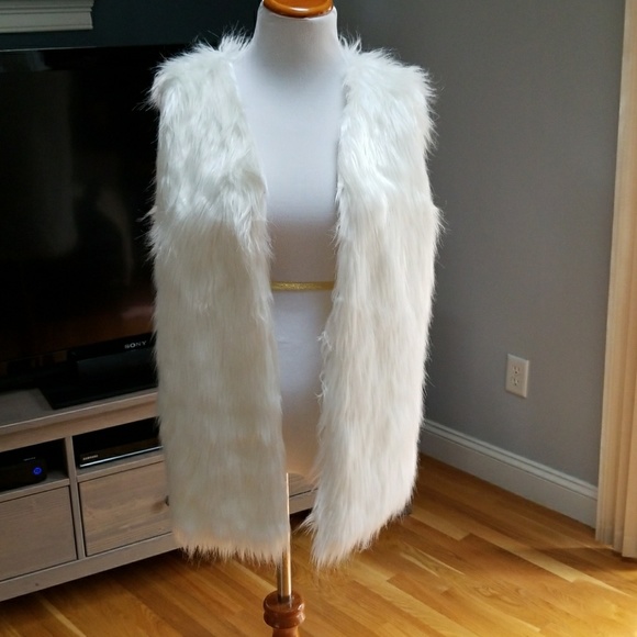 SALE🎅🏻2X HP!White Faux Fur Long Vest Size SMALL - Picture 3 of 7