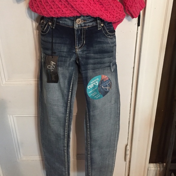 Ariya skinny jeans. Curvy fit.