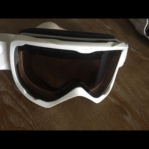 Girl ski goggles. Size Medium