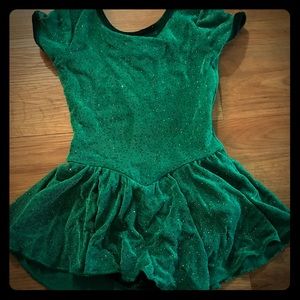 Girls dress. Size 4-6 new without tags.