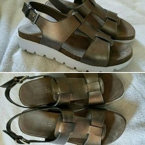 Aerosoles, Throw Back Flat Sandals, like new