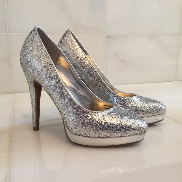 Silver Glitter platform pumps perfect for New Year
