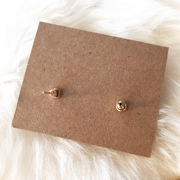 🎀HP🎀 - WHITE MARBLE SQUARE EARRINGS - - Picture 2 of 4