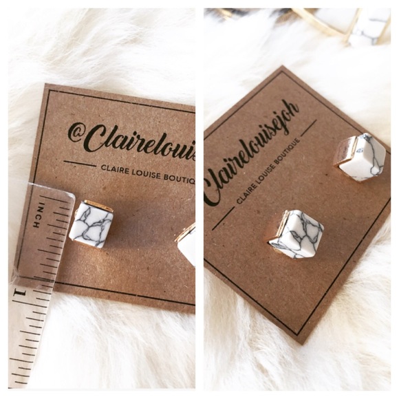 🎀HP🎀 - WHITE MARBLE SQUARE EARRINGS - - Picture 3 of 4