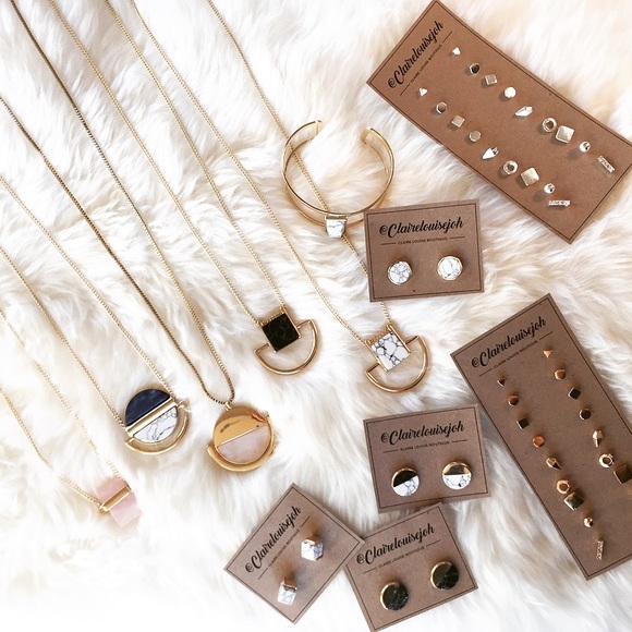 🎀HP🎀 - WHITE MARBLE SQUARE EARRINGS - - Picture 4 of 4