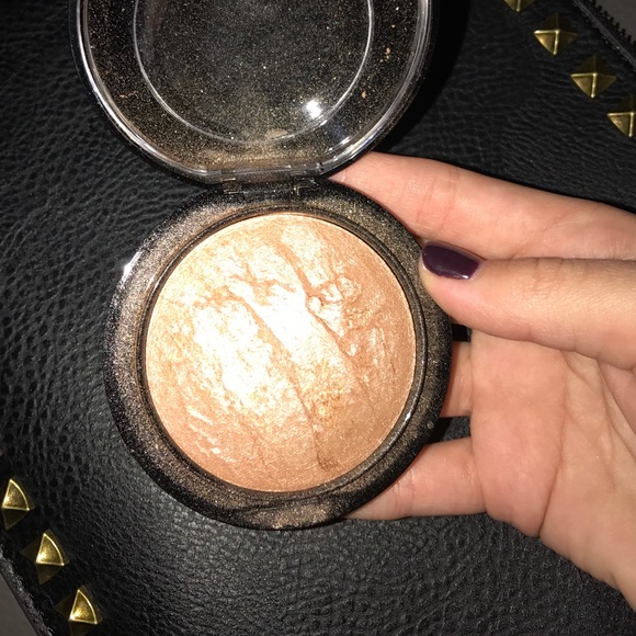 ✨MAC Mineralize Skinfinish in "Global Glow"✨