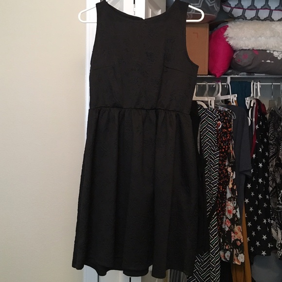 Textured flower print dress!