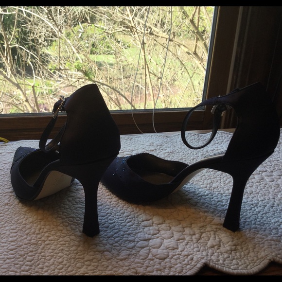 STUNNING STRAPPIES - Picture 2 of 4