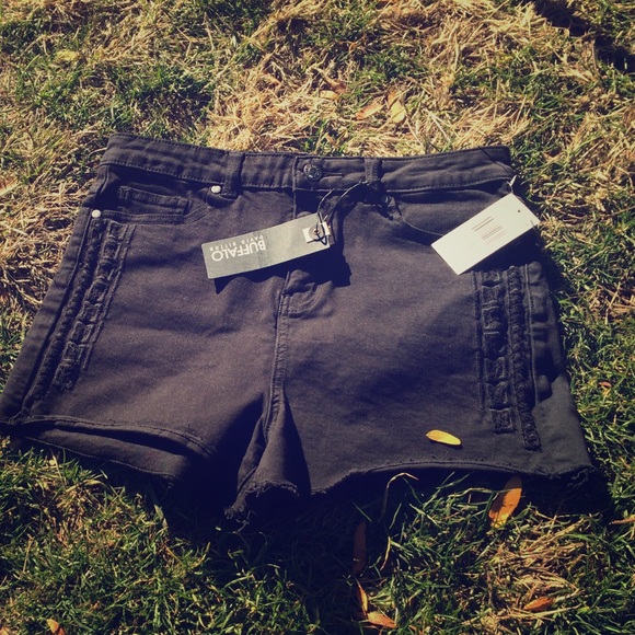 High Rise Black Buffalo shorts ☀️