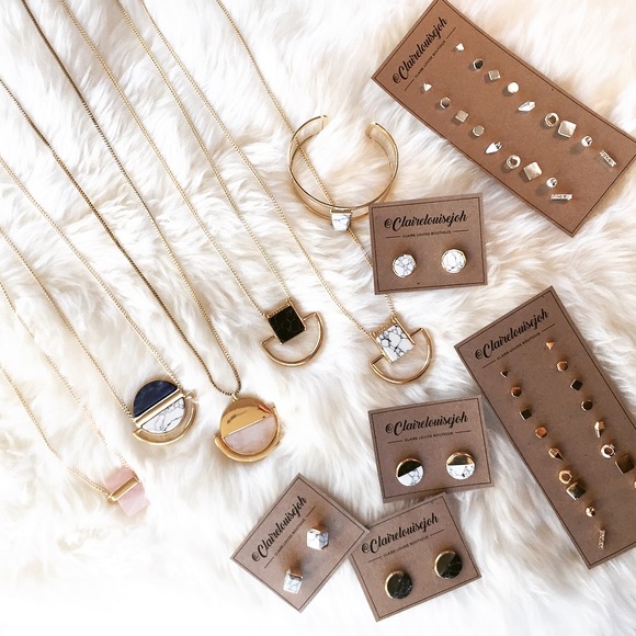 - WHITE MARBLE & GOLD CIRCLE EARRINGS - - Picture 4 of 4