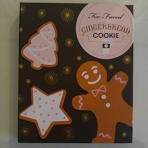 Too Faced Gingerbread Cookie holiday makeup pallet
