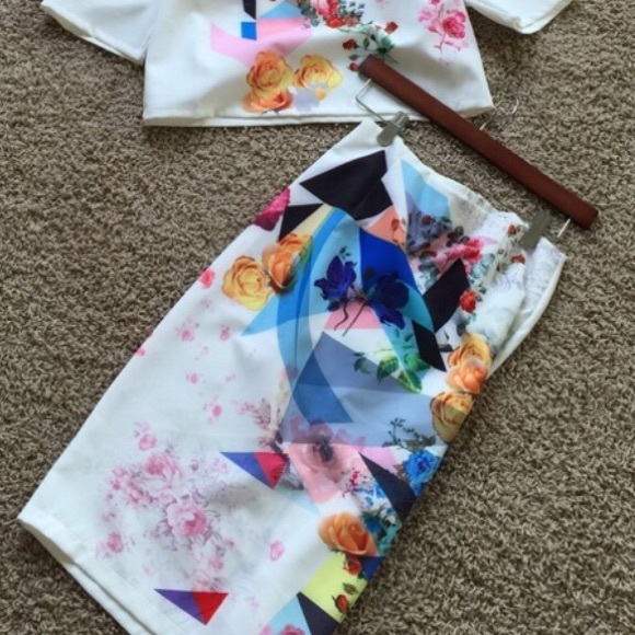 Crop top and midi skirt - Picture 2 of 3