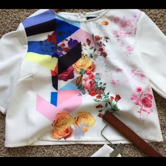 Crop top and midi skirt - Picture 3 of 3